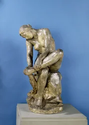 Vrouw die haar voeten droogt